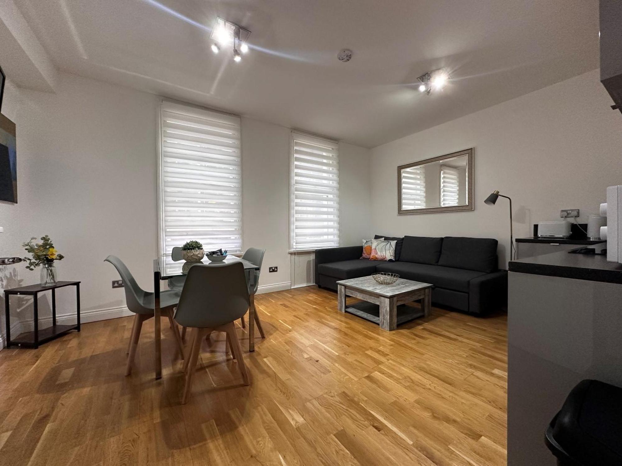 לונדון Apt 1, Soho Apartments 1St Floor By Indigo Flats מראה חיצוני תמונה
